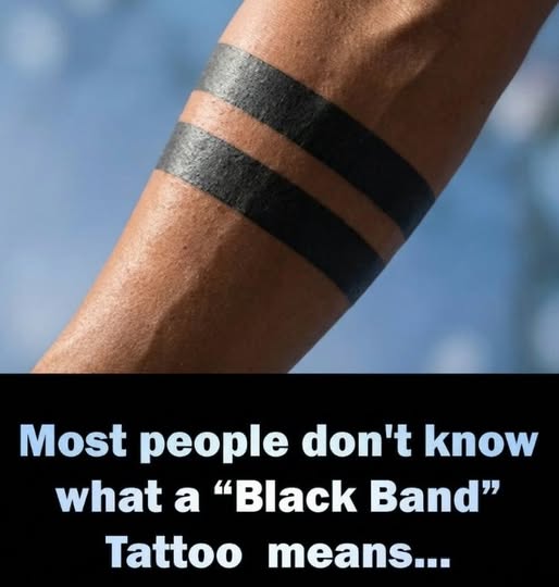 People Keep Asking About the Meaning Behind Black Band Tattoos — But What Looks Like a Simple Minimalist Design Often Hides Deeply Personal Stories of Grief, Strength, Transformation, and Identity, While Viral Online Rumors About Secret Symbolism Continue Spreading Across the Internet, Leaving Many Surprised by the Emotional Truth Behind the Popular Tattoo Trend